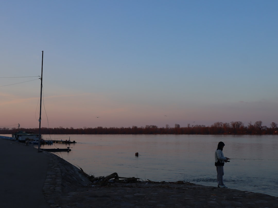 Forellensee bei Nacht